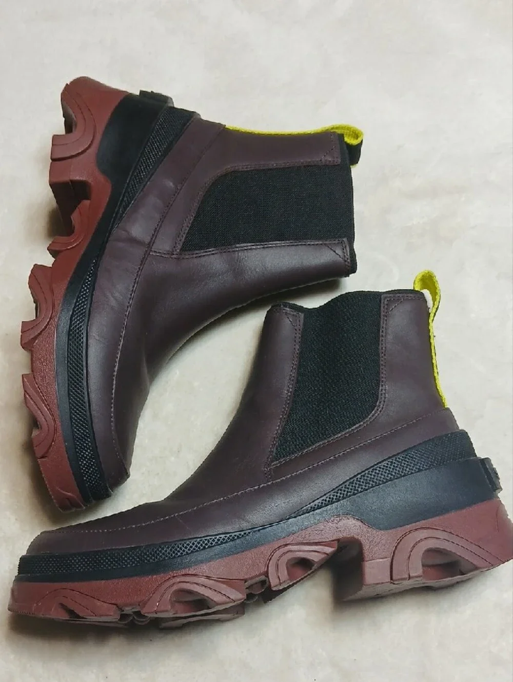 Sorel Brex Chelsea Boot in Plum with Neon Yellow Pull Size 9